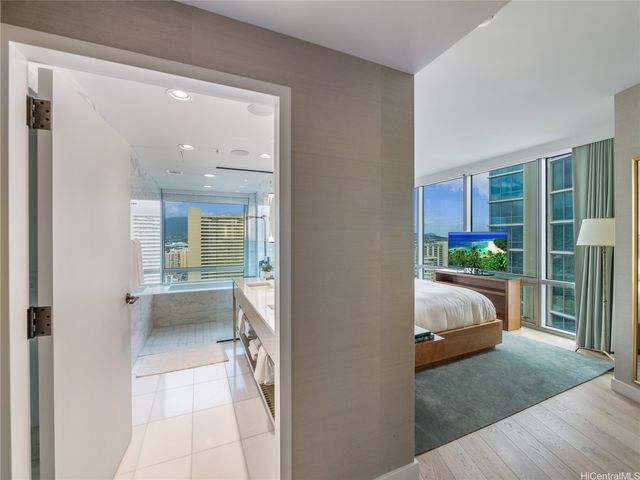383 Kalaimoku Street 3307, Honolulu, HI 96815