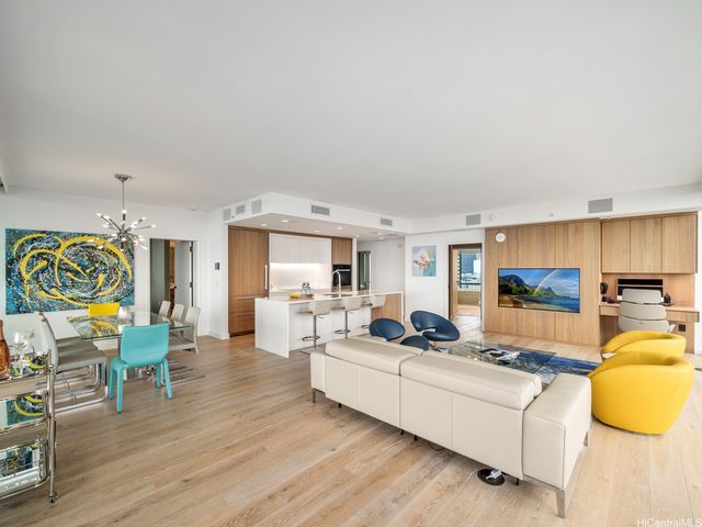 383 Kalaimoku Street 3307, Honolulu, HI 96815