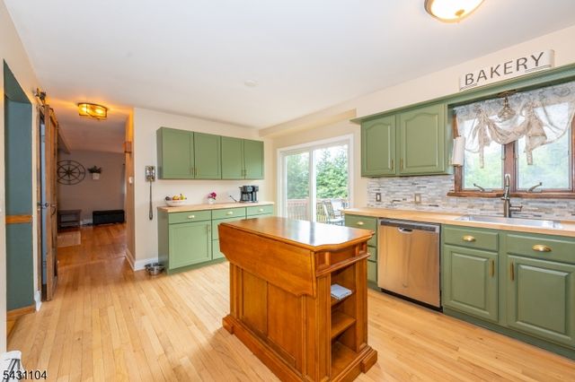 6 Madoc Trl, Jefferson Twp., NJ 07438