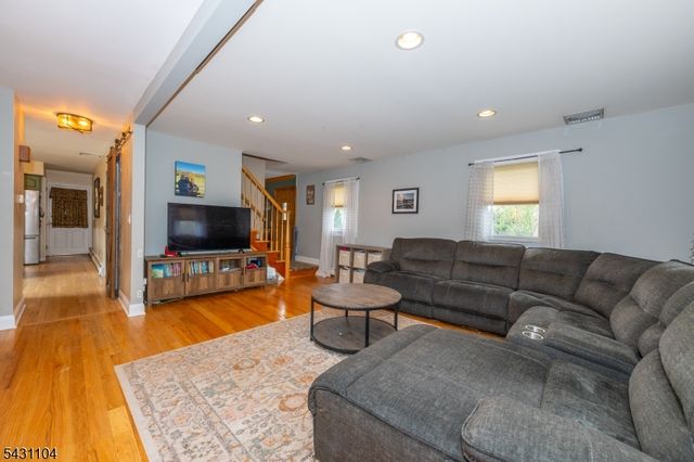 6 Madoc Trl, Jefferson Twp., NJ 07438