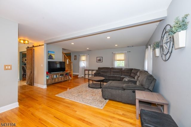 6 Madoc Trl, Jefferson Twp., NJ 07438
