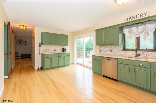 6 Madoc Trl, Jefferson Twp., NJ 07438