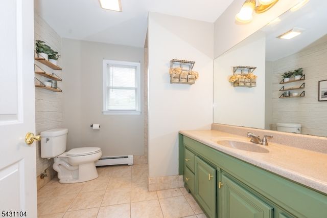 6 Madoc Trl, Jefferson Twp., NJ 07438
