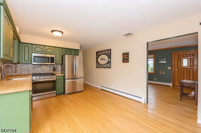 6 Madoc Trl, Jefferson Twp., NJ 07438
