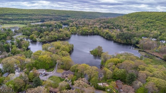 6 Madoc Trl, Jefferson Twp., NJ 07438