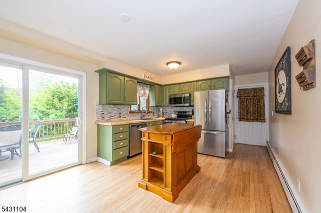 6 Madoc Trl, Jefferson Twp., NJ 07438