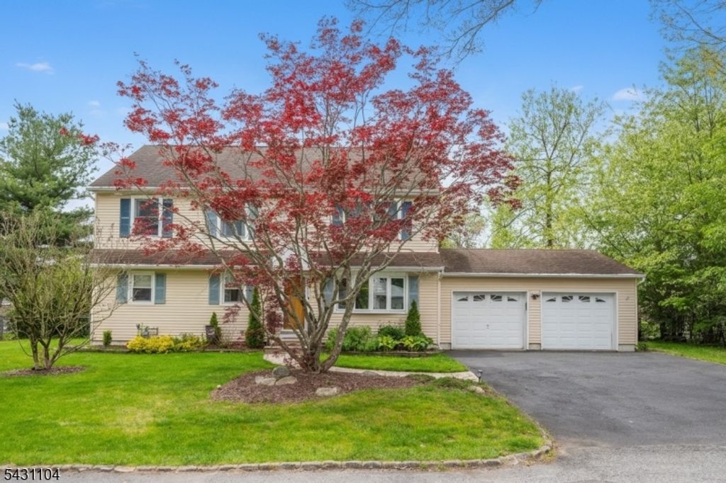6 Madoc Trl, Jefferson Twp., NJ 07438
