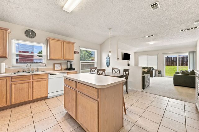 1409 Dundee Drive, Arlington, TX 76002