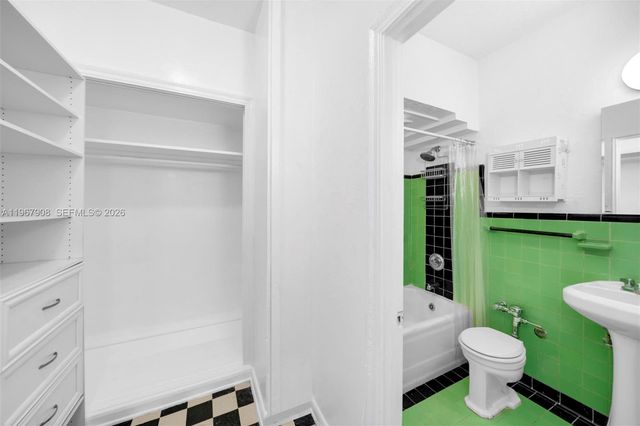 2421 Lake Pancoast Dr 2C, Miami Beach, FL 33140