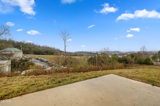 542 Reserve Way, Dandridge, TN 37725