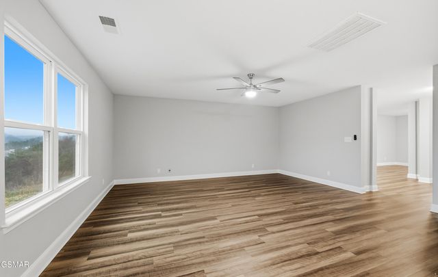 542 Reserve Way, Dandridge, TN 37725