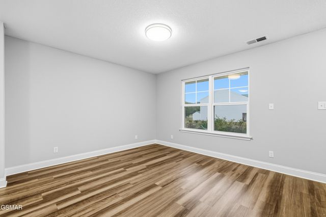 542 Reserve Way, Dandridge, TN 37725