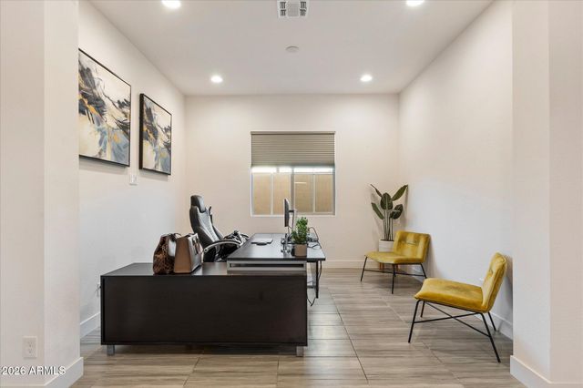 2080 E AQUARIUS Place, Chandler, AZ 85249