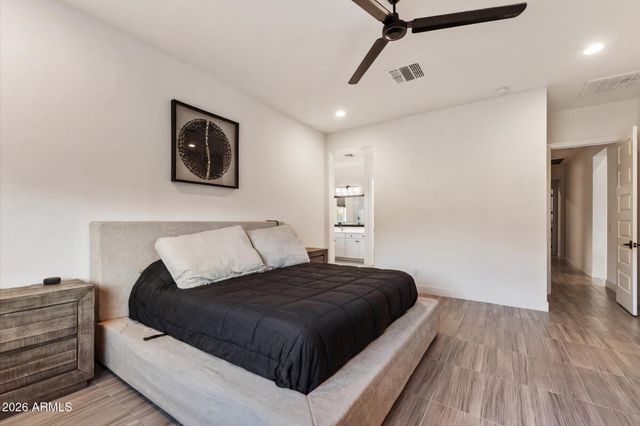 2080 E AQUARIUS Place, Chandler, AZ 85249
