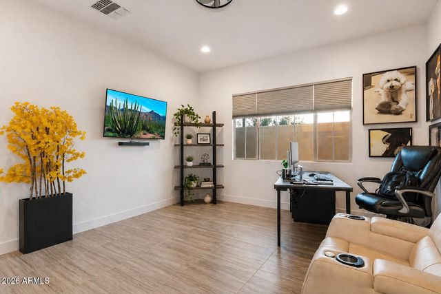 2080 E AQUARIUS Place, Chandler, AZ 85249