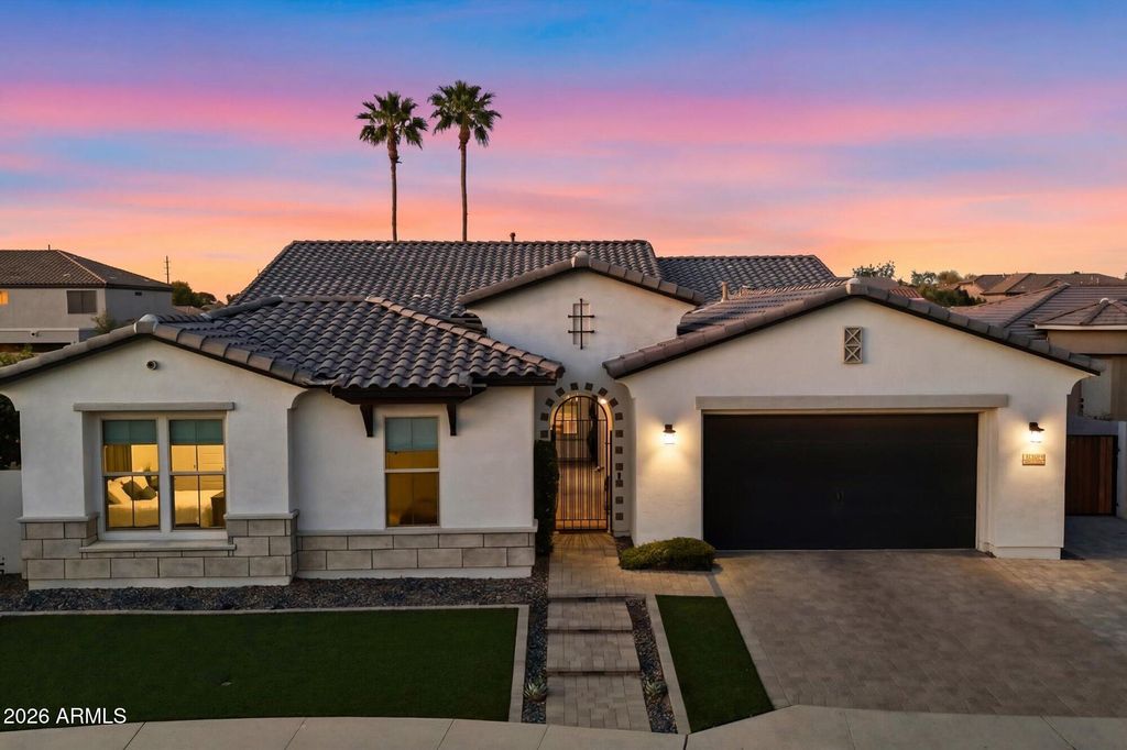 2080 E AQUARIUS Place, Chandler, AZ 85249