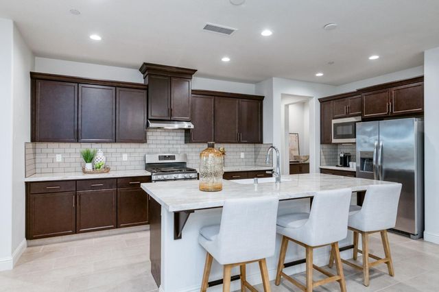 1010 Horizon Drive, Madera, CA 93636