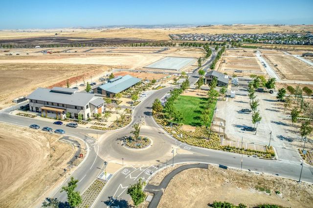 1010 Horizon Drive, Madera, CA 93636