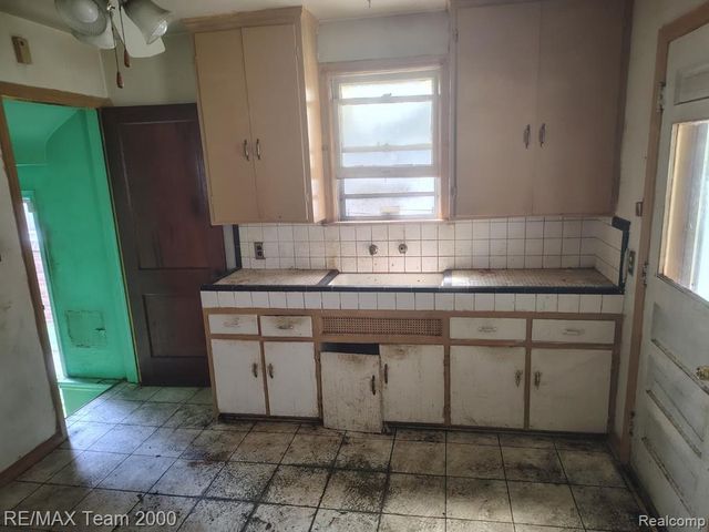 18809 Carrie Street, Detroit, MI 48234