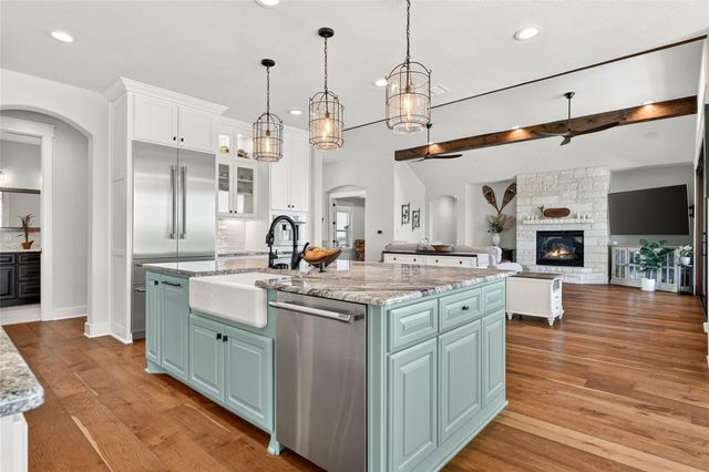 743 Vista Ridge DR, Round Mountain, TX 78663