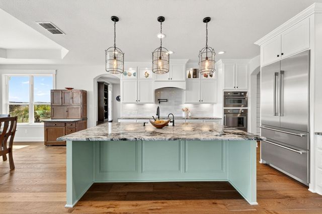 743 Vista Ridge DR, Round Mountain, TX 78663