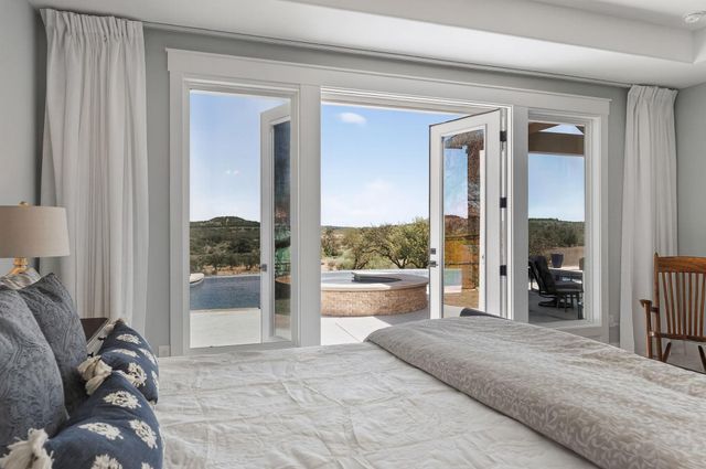 743 Vista Ridge DR, Round Mountain, TX 78663