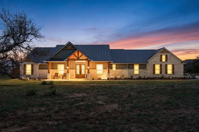 743 Vista Ridge DR, Round Mountain, TX 78663
