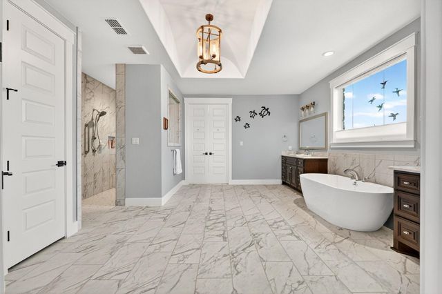 743 Vista Ridge DR, Round Mountain, TX 78663