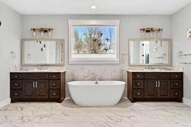 743 Vista Ridge DR, Round Mountain, TX 78663