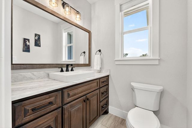 743 Vista Ridge DR, Round Mountain, TX 78663