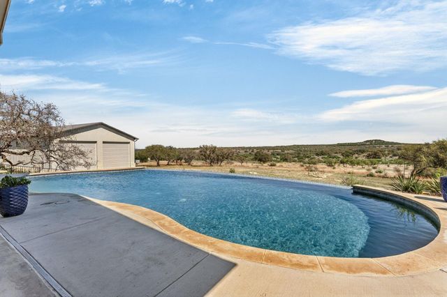 743 Vista Ridge DR, Round Mountain, TX 78663