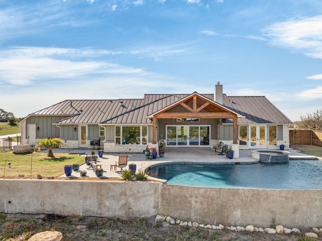 743 Vista Ridge DR, Round Mountain, TX 78663