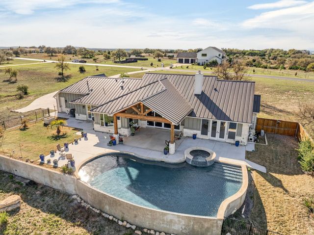 743 Vista Ridge DR, Round Mountain, TX 78663