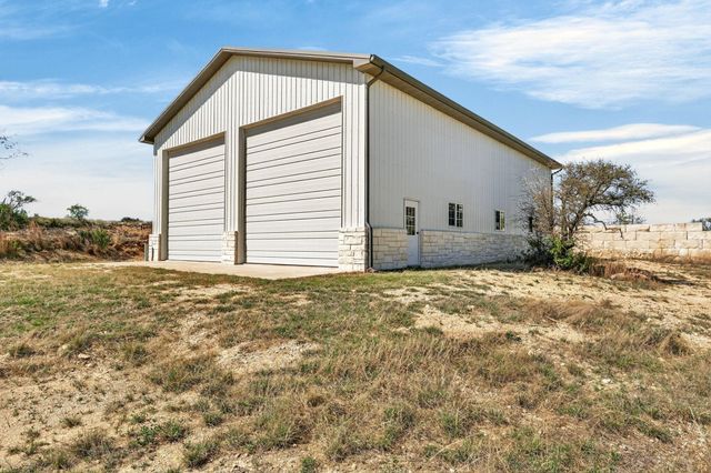 743 Vista Ridge DR, Round Mountain, TX 78663