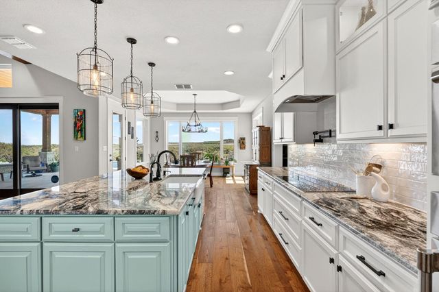 743 Vista Ridge DR, Round Mountain, TX 78663