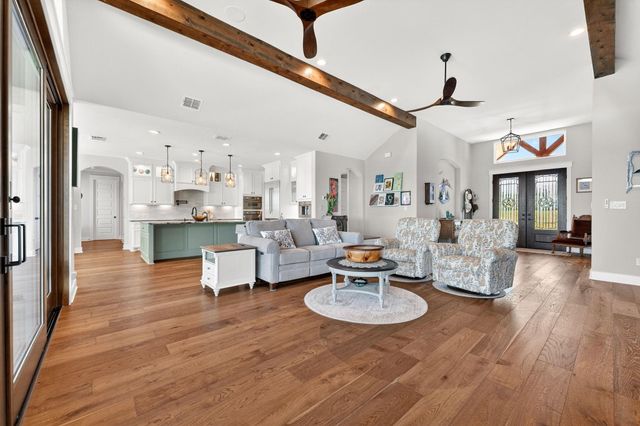 743 Vista Ridge DR, Round Mountain, TX 78663