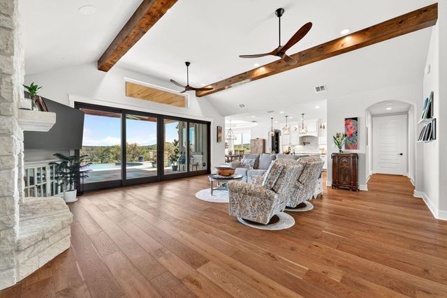 743 Vista Ridge DR, Round Mountain, TX 78663