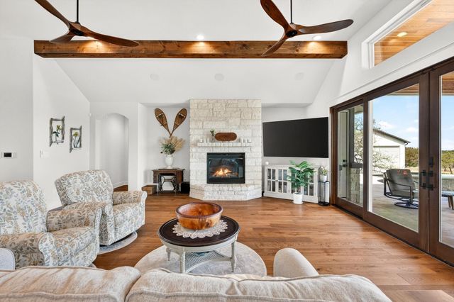 743 Vista Ridge DR, Round Mountain, TX 78663