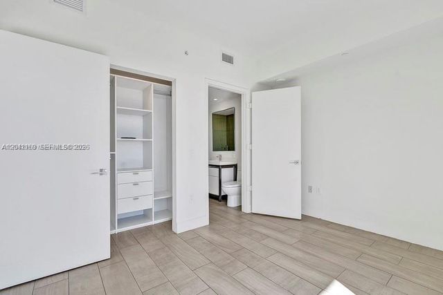 2000 S Metropica Way 907, Sunrise, FL 33323