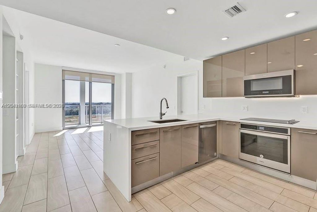 2000 S Metropica Way 907, Sunrise, FL 33323