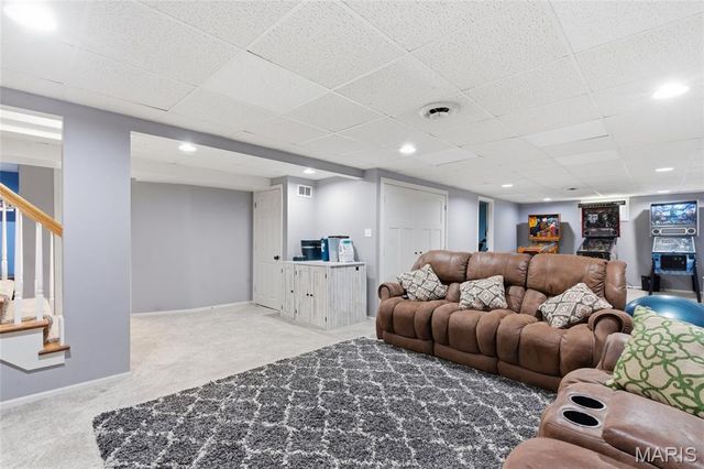 921 Picardy Lane, St Charles, MO 63301