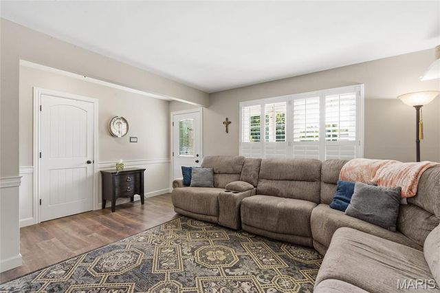 921 Picardy Lane, St Charles, MO 63301