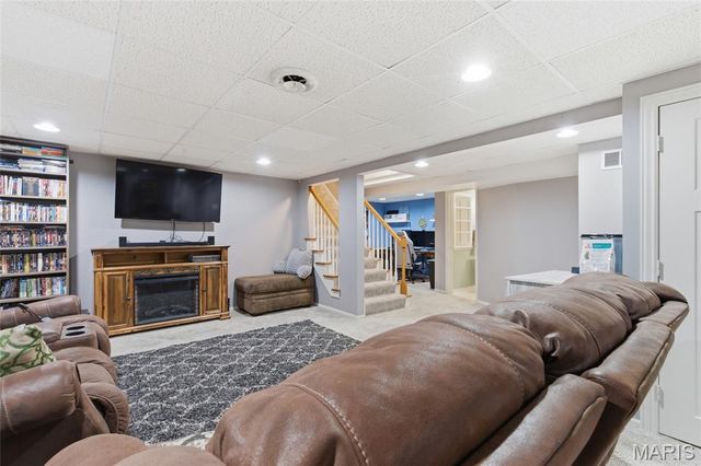 921 Picardy Lane, St Charles, MO 63301
