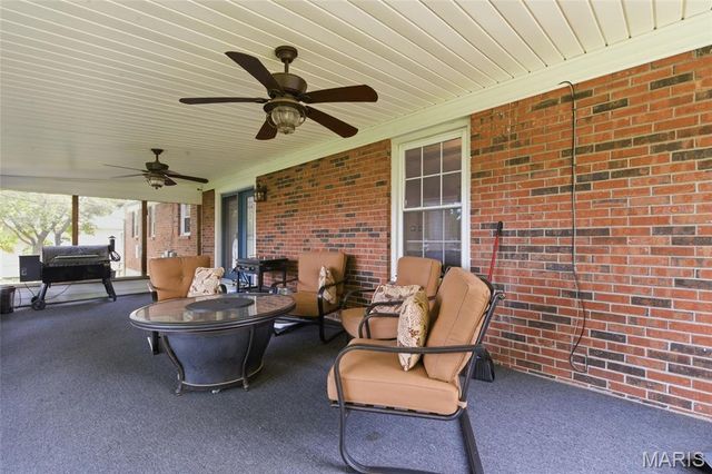 921 Picardy Lane, St Charles, MO 63301