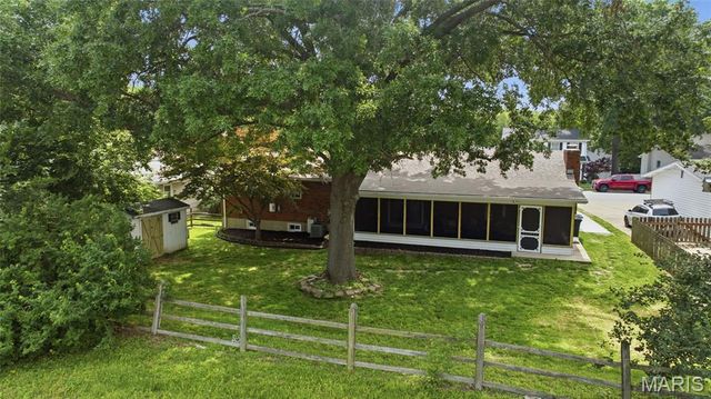 921 Picardy Lane, St Charles, MO 63301