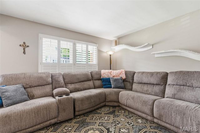 921 Picardy Lane, St Charles, MO 63301