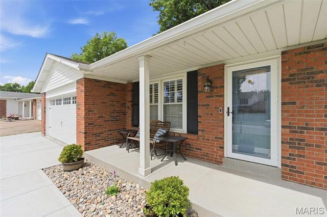 921 Picardy Lane, St Charles, MO 63301