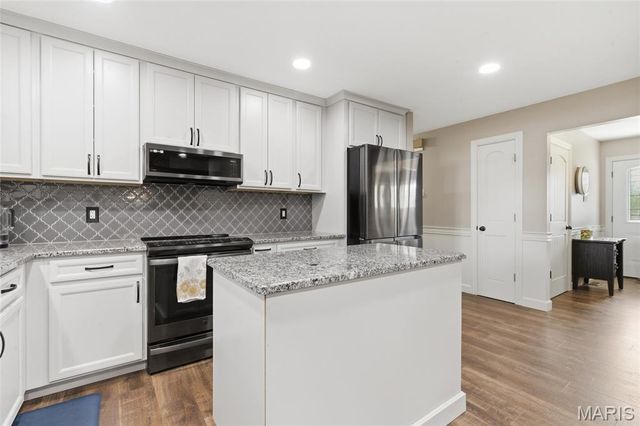 921 Picardy Lane, St Charles, MO 63301