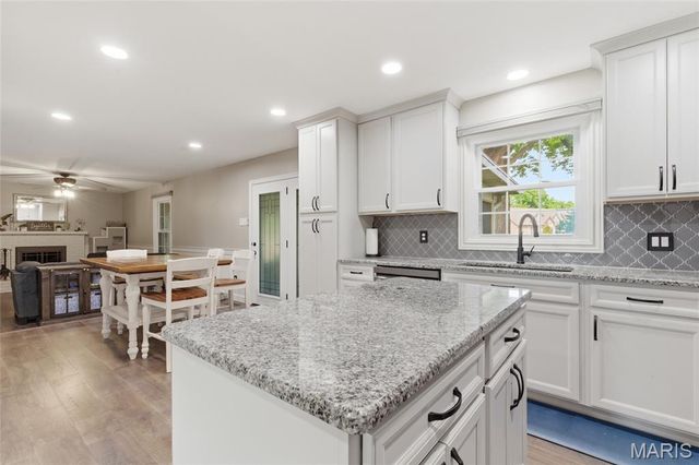 921 Picardy Lane, St Charles, MO 63301