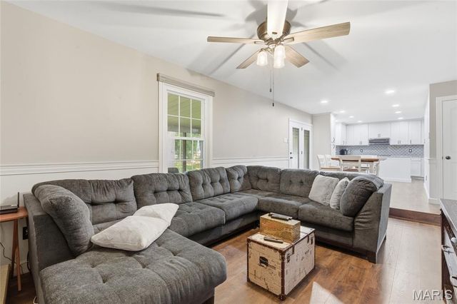 921 Picardy Lane, St Charles, MO 63301